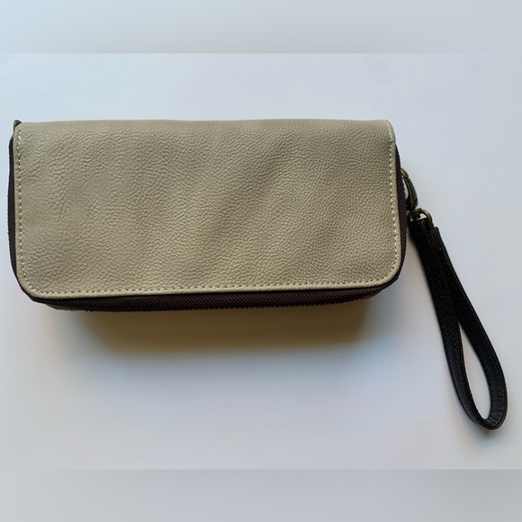 Hurley Beige Wristlet Wallet with Dual Front Pockets - Picture 3 of 8